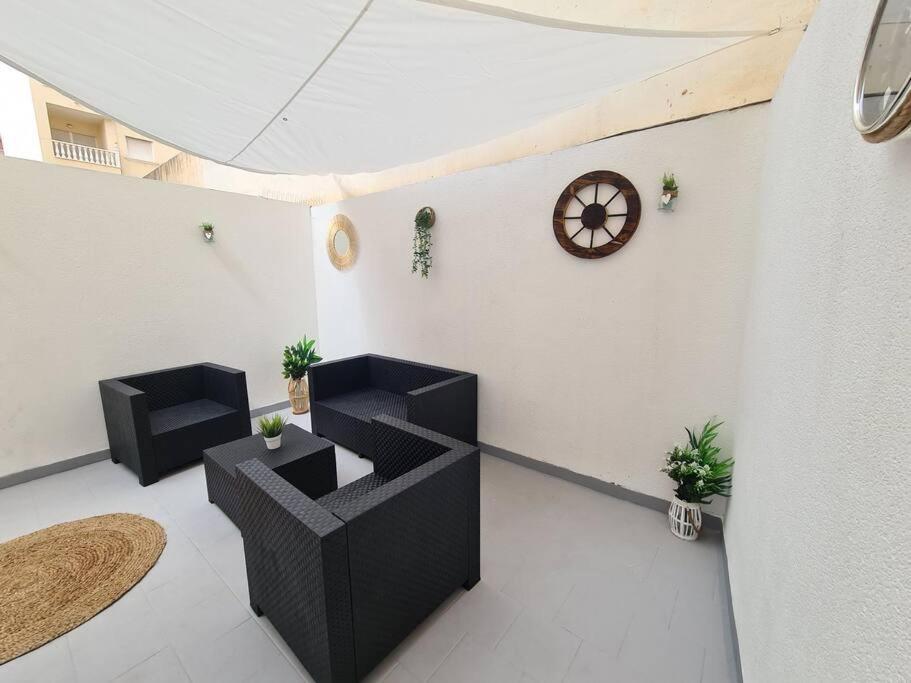Beautiful Apartment With Patio Torrevieja Exterior foto